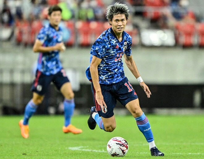 サッカー日本代表・橋本拳人がウエスカ入団会見で「漢字ユニフォーム」を披露!! 「イケメン」と話題の入団会見1日に「密着映像」【動画】の画像
