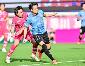 試合後には涙の挨拶も……登里享平が15年所属した古巣との初マッチ！【photoギャラリー】セレッソ大阪ー川崎フロンターレの画像