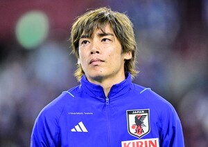 「8歳も違うのに、歳の差感じられん」日本代表・伊東純也と久保建英が“肩組み2ショット”！「まるでサッカー少年」のような2人に「ゴールデンコンビ」と絶賛の声の画像