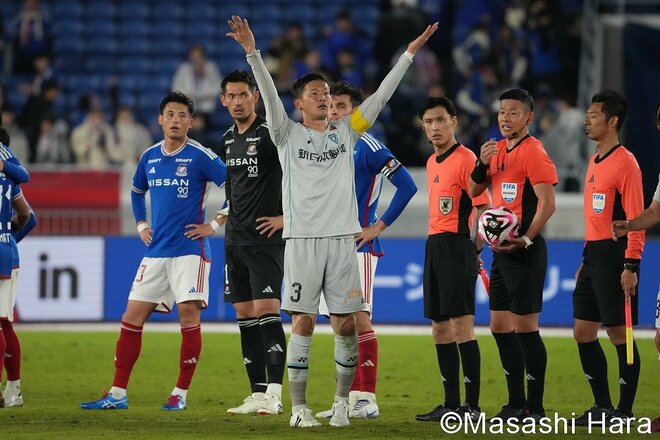 博多のメッシ紺野和也のゴールと全員ディフェンスで福岡がマリノスに勝利！ 　PHOTOギャラリー 【明治安田J1リーグ 第2節 横浜F･マリノスvsアビスパ福岡 2024年3月1日 19:03キックオフ】の画像008