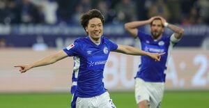 サッカー日本代表・板倉滉の今季シャルケ｢ベストゴール｣!!｢FW顔負け｣2度の｢キレキレ切り返し｣からの衝撃弾!積極攻撃参加で決めた｢スーパーゴール｣とは?【動画】の画像