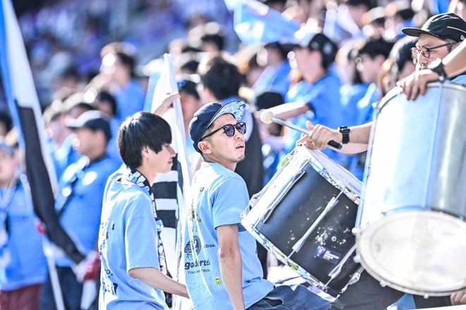 【サポーターアルバム】敵地で勝利を掴んだ川崎フロンターレのサポーター写真75枚！ 圧巻の応援で勝ち越し導く「サンフレッチェ広島ー川崎フロンターレ」の画像013