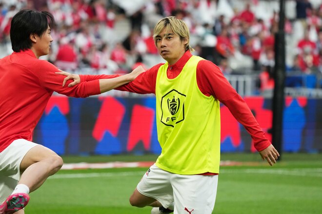 運命の大一番！サッカー日本代表・伊東純也、中村敬斗、関根大輝が語った｢世界一のクラブ｣と｢降格プレーオフ｣(1)純也＆敬斗いつものルーティンと作れない攻撃の形｢準優勝は奇跡ですね｣【激闘33連写】の画像003