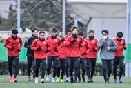 サッカー日本代表・森保一監督が谷口彰悟＆長友佑都に長時間の熱血個別指導！ サウジアラビア戦を前に最終ラインを調整の画像