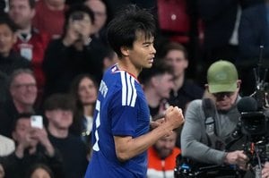 英ロンドン駐在記者が徹底分析｢日本代表はなぜイングランドを“完全制圧”できたのか？｣(1)英メディアが｢お手本｣と大絶賛！鎌田大地の有言実行とプレミア上位クラスの組織力の画像