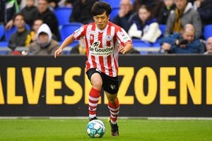 「似合いすぎてる」「流石に可愛すぎる」スパルタ・ロッテルダムのU20日本代表・斉藤光毅が「人生初パーマ」披露で話題！ さらにドラえもんの絵を砂浜に描き、「光毅くんドラえもん可愛すぎるのよ」とファンの声の画像