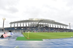 J2水戸ホーリーホックが「新ユニフォーム」発表するや、「縦のラインが実にオシャンティ！」などファン大絶賛！ 社長の“地元愛”も盛り込まれた「23年着用デザイン」の画像