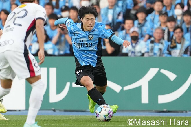 “王者”鹿島の貫禄2発！ 耐えた前半から“10分間の転調”鈴木優磨＆レオ・セアラ弾で敵地・川崎での完封勝ち！今季8勝目で90分無敗継続！ 明暗分けた鬼木達、長谷部茂利の両指揮官【川崎フロンターレvs鹿島アントラーズ】激闘PHOTOギャラリーの画像006