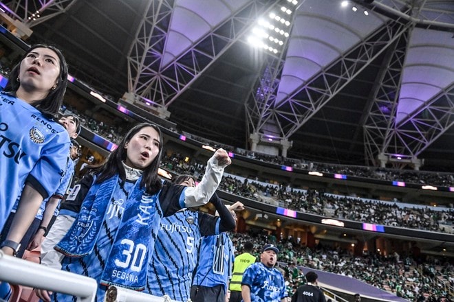 【サポーターアルバム】サウジアラビア・ジェッダ開催のACLE決勝に川崎サポーター700人が集結！ 現地で声援を送ったサポーター写真78枚「アル・アハリー川崎フロンターレ(1)」の画像013