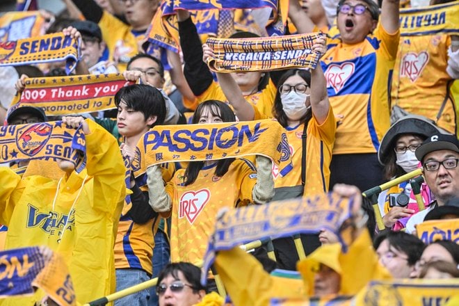 【仙台サポーターアルバム(2)】雨の試合に2000人！ 現地撮影した「ベガルタ仙台のサポーター写真99枚」！「ジェフユナイテッド千葉ーベガルタ仙台」の画像012