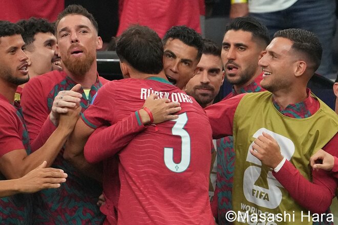 CR7躍動！集合写真での“つま先立ち”からついに出たゴールパフォ！計画通りのフリーキック？ 現地カメラマンが見た“ロナウド意地”とポルトガル代表の団結力！【ポルトガル代表vsウズベキスタン代表】激闘PHOTOギャラリーの画像005