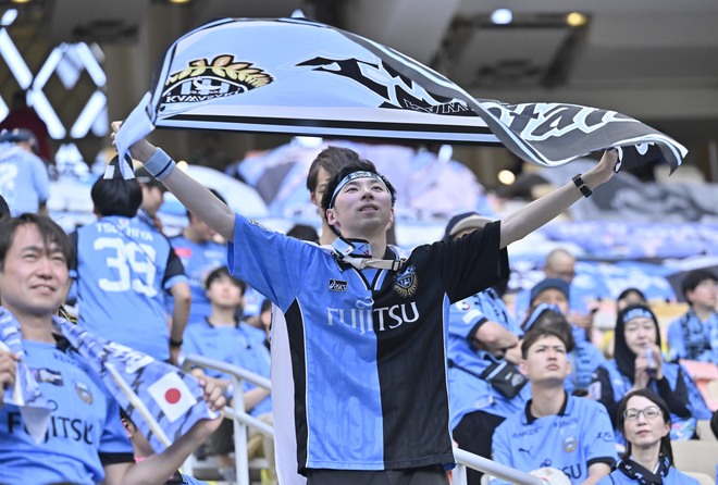 【サポーターアルバム】ACLE決勝に駆け付けた川崎サポーターは衝撃の700人！ 現地で声援を送ったサポーター写真81枚「アル・アハリー川崎フロンターレ(3)」の画像014