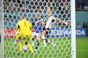 「あ、これ来るな」浅野拓磨が語ったドイツ戦決勝ゴールの「裏側」！“リハビリ仲間”板倉滉との「ホットライン」と“ノイアー無力化”「ニア上シュート」にのせた「みんなの気持ち」《現地ルポ「サッカー日本代表」【劇的勝利】》の画像