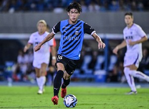 「奥さん綺麗すぎて眩しい」川崎MF瀬古樹を祝福した美人妻に等々力劇ざわつく！「めっちゃ美人」「透明度高くて良い」と大反響の画像