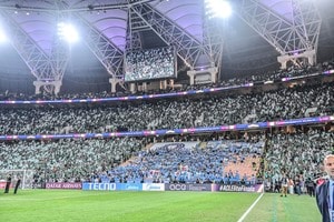 【サポーターアルバム】アジア青覇を果たすべく700人の川崎サポーターがACLE決勝に駆け付けた！ 現地で声援を送ったサポーター写真72枚「アル・アハリー川崎フロンターレ(2)」の画像