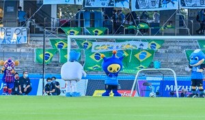 「いい旦那さんだ」J1川崎フロンターレきっての「愛され夫婦の誕生日2ショット」公開される！ 遠距離恋愛から発展し、昨年10月の公開プロポーズで結ばれた史上初のマスコット夫婦の画像