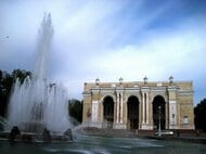 後藤健生の｢蹴球放浪記｣第232回｢ラオスがフランス領だったことで…｣の巻(1)東南アジアでは｢簡単に手に入らない｣ワインを北朝鮮ホームで楽しめた理由と、日本の和尚は｢大酒飲み｣が多い?の画像