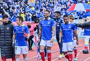 横浜F・マリノス「大量の羽根つき餃子」に「1万4000回再生」の大反響！ ACL予選ラスト2連戦を前に胃袋を満たした「国民的グルメ」【動画】の画像