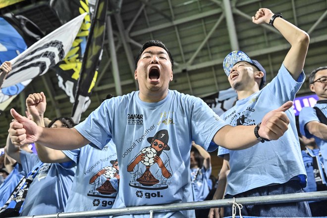 【サポーターアルバム】敵地で勝利を掴んだ川崎フロンターレのサポーター写真75枚！ 圧巻の応援で勝ち越し導く「サンフレッチェ広島ー川崎フロンターレ」の画像060