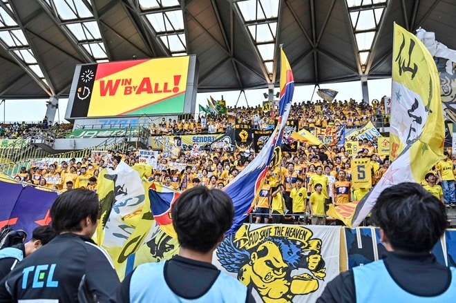 【仙台サポーターアルバム(2)】雨の試合に2000人！ 現地撮影した「ベガルタ仙台のサポーター写真99枚」！「ジェフユナイテッド千葉ーベガルタ仙台」の画像041
