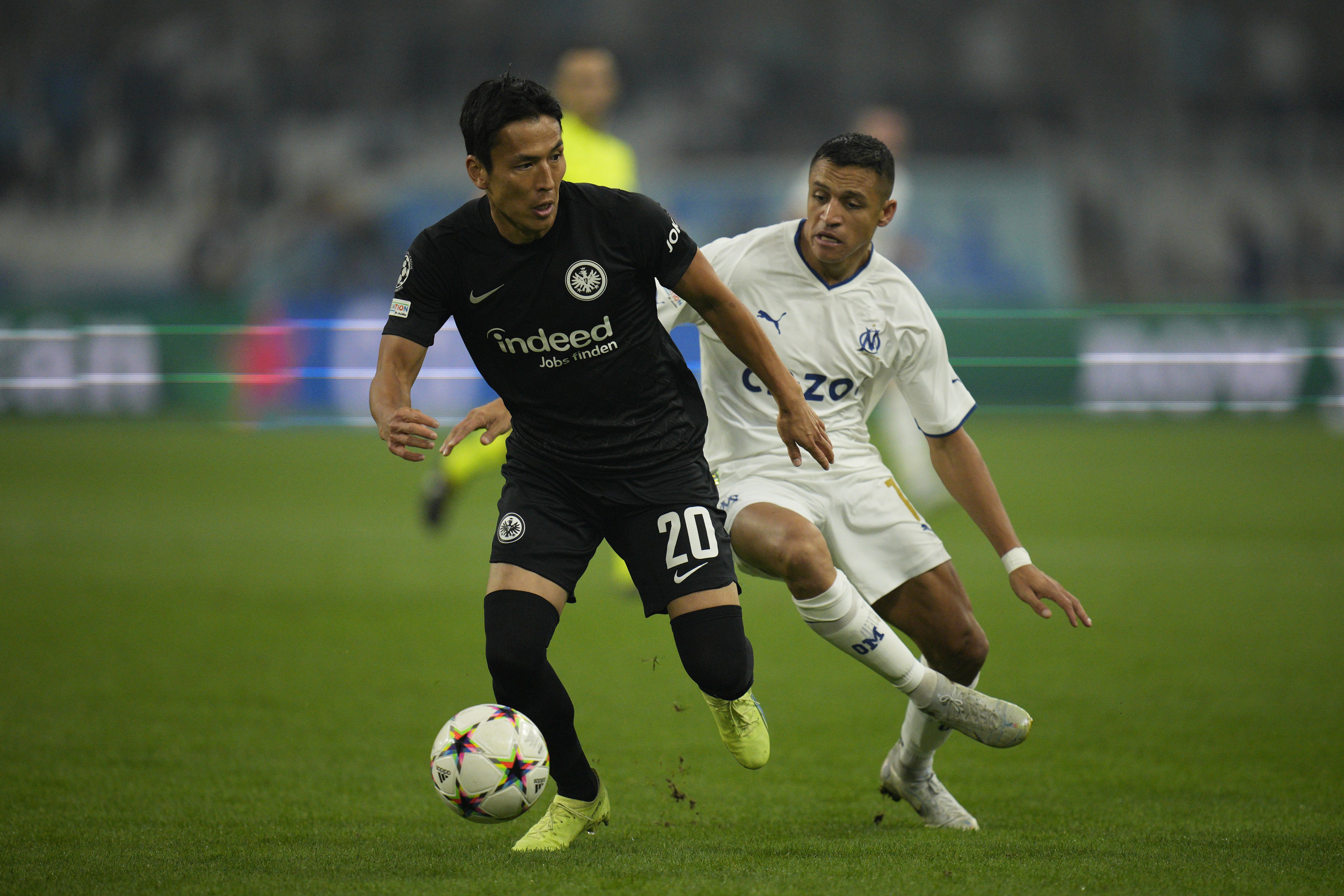 かっこよすぎて涙出る サッカー元日本代表 長谷部誠がフランクフルトの Cl初勝利 に貢献 3バック中央での奮闘に賛辞の声 概要 注目選手 ニュース サッカー批評web