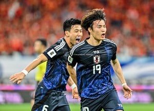 「奥さん美人…」「綺麗過ぎてビビる」日本代表FW小川航基のゴールパフォーマンスがきっかけで「美人すぎる妻」にファン注目！「めちゃくちゃ綺麗」「美男美女」の声【人気記事】の画像