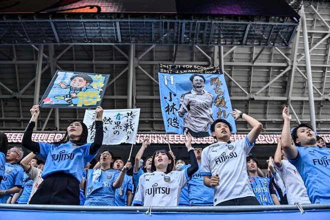 【サポーターアルバム】敵地で勝利を掴んだ川崎フロンターレのサポーター写真75枚！ 圧巻の応援で勝ち越し導く「サンフレッチェ広島ー川崎フロンターレ」の画像050