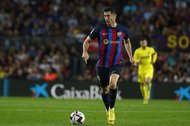 バルセロナのシャビ監督が試合中に「超絶トラップ」を披露し、「現役いけるやろ」とファン興奮! 現役時代さながらの絶妙コントロールに「会場が沸く」の画像