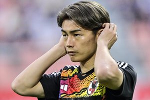 フェイエFW上田綺世の｢ファンペルシーが憑依した？｣監督直伝ダイビングヘッド弾！ 現地メディアの批判を｢全部吹っ飛ばして欲しい｣激励の声もの画像