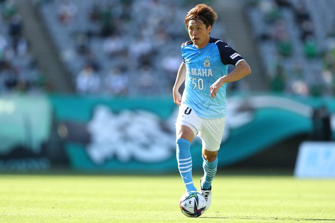 【J2前半戦終了(1)】磐田、11戦負けナシ8連勝で首位!「8戦連続スタメン」遠藤保仁の存在感【戸塚啓のJ2のミカタ】の画像