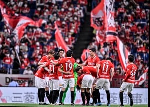 浦和レッズが「クラブエンブレム型のモバイルチャージャー」など3商品の受注受付を発表！ 期間限定で入手可能なアイテムに「これは全部欲しいな」の画像