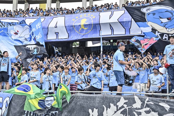 【サポーターアルバム】完封勝利後に笑顔＆万歳見せた「川崎フロンターレの試合後のサポーター写真83枚」！ ホーム連勝を熱狂的サポート「川崎フロンターレーセレッソ大阪」の画像063