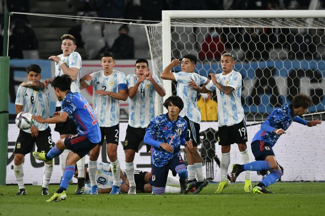 【U-24日本対アルゼンチン戦(1)】0対1以上の「実力差」と垣間見えた久保建英と三笘薫の「あうんの呼吸」の画像
