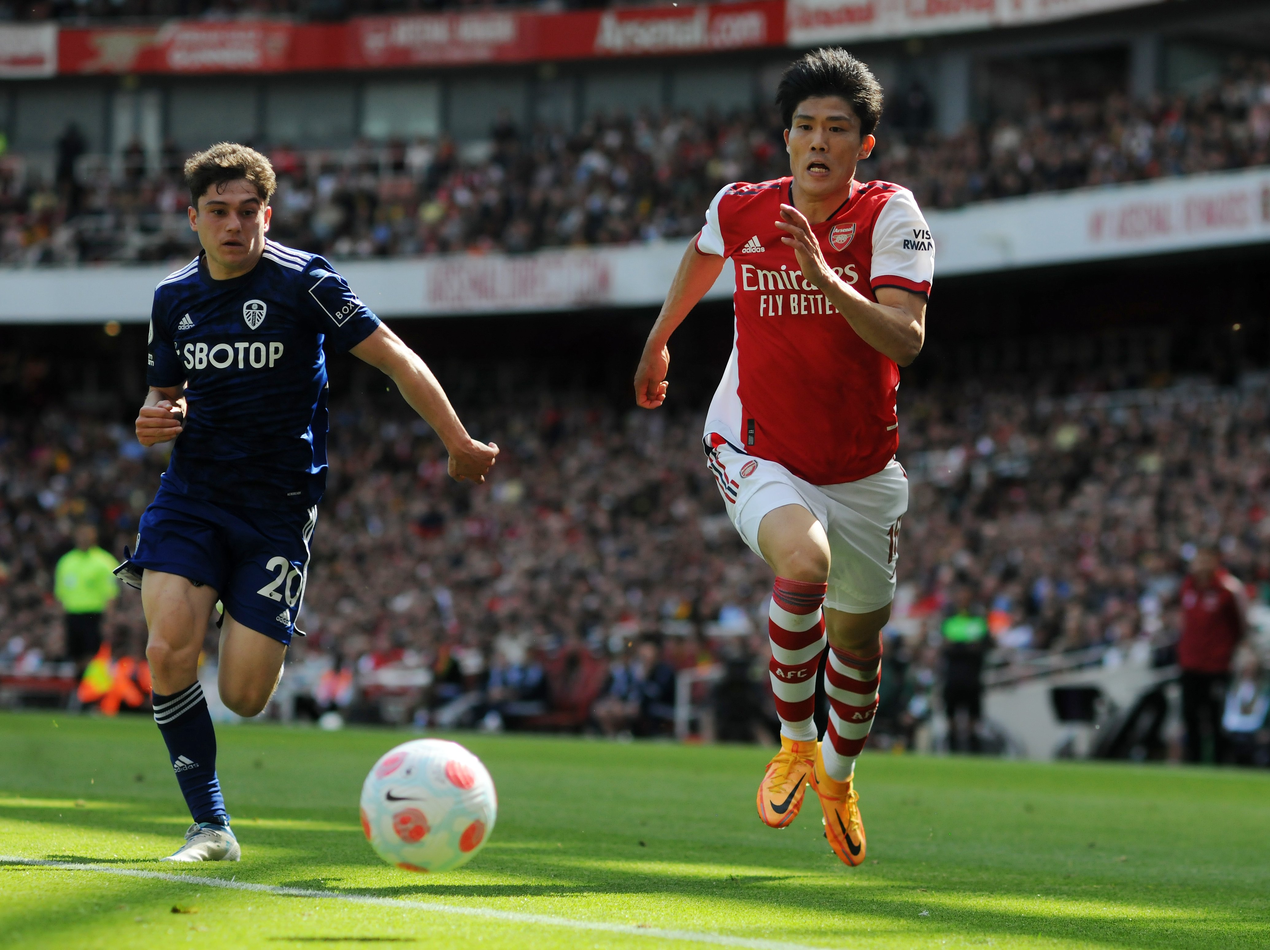 冨安健洋 初の左sb起用も海外メディアから 絶賛の嵐 アーセナルが10人のリーズに勝利でチャンピオンズリーグ出場に大きく前進 最高評価 のメディアも サッカー日本代表dfへの 評価 とは 動画 概要 海外サッカー ニュース サッカー批評web