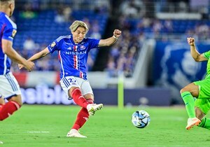 「凄いっっ」「マツケンゾーン」横浜FMのSB松原健が決めた開始６分での無回転ミドル弾が強烈すぎる！「年２」「松原は、本当に良いキック持ってるわ」の声の画像