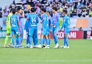 「インパクト強すぎた」衝撃の『創くんTシャツ』が鳥栖のファン感「巨大ガラガラ」の景品で登場してファンパニック!?「夢に出るレベルだな～w」の声の画像