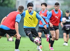 日本代表DF谷口彰悟がJ1川崎の練習に参加し、ボール回しなどで違い見せる！ 三浦颯太がピッチでの練習に参加し、エリソンは完全合流の画像