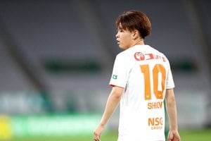 J2“黄金の3連戦”(1)！「13戦不敗」新潟、引分けでも魅せた本間至恩「偽9番」【戸塚啓のJ2のミカタ】の画像