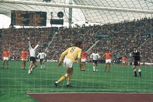 大住良之の「この世界のコーナーエリアから」第99回「GKが止めるのか、グローブが止めるのか」(2)「ウナギつかみ」が与えてくれたヒントの画像