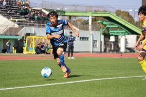 東京ユナイテッド監督が語った｢差｣、元Jリーガーの名前が並ぶ｢上位チーム｣、三笘薫の大学時代との｢違い｣【Jリーグ入りの最初の関門｢地域チャンピオンズリーグ｣を変革せよ】(3)の画像