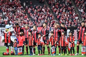 「これはカッコ良い!!」J1札幌が発表した後期ポスターのビジュアルが大絶賛！ 10人の選手を配した赤黒のデザインに「またもやカッコイイ」の声の画像