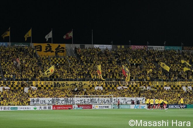 日立台の｢横断幕｣に柏エース奮起も…劣勢を救った鈴木優磨の一撃！ 終盤の退場劇を乗り越え、王者・鹿島が驚異の｢修正力｣で逃げ切り【柏レイソルvs鹿島アントラーズ】激闘PHOTOギャラリーの画像001