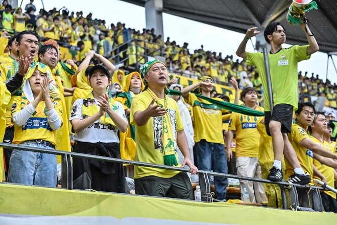 【千葉サポーターアルバム】雨の中で首位堅持のチームを後押しした「ジェフユナイテッド千葉のサポーター写真99枚」！ ゴール裏の熱狂ショット「ジェフユナイテッド千葉ーベガルタ仙台」の画像074