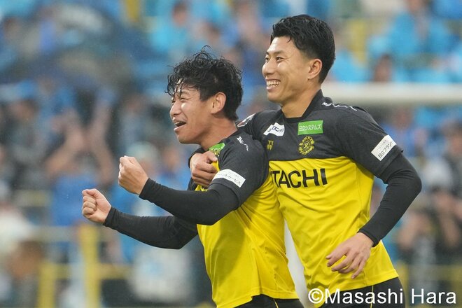 雨の日立台で“太陽王”が勝ち名乗り! 山田雄士がミドル弾&仲間隼斗が2点目! 柏が首位に勝点差1肉薄の勝利にリカ将も興奮! 横浜FCは失意の敗戦…【柏レイソルvs横浜FC】激闘PHOTOギャラリーの画像