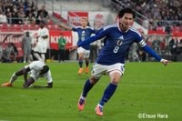 ｢眼福です｣キャプテン南野拓実の鮮やか“膝スラ”→中村敬斗の祝福ハグのピッチレベル映像公開！｢南野の一撃、ほんと美しかった！｣｢南野の膝スラ大好き」