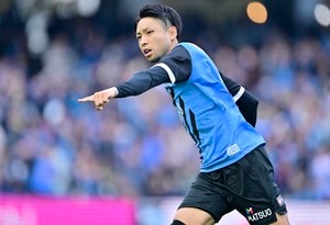 「どう食べたらそうなるの」「たっぷり付きすぎ〜 笑」J1川崎FW小林悠の”パフェショット”で鼻についたクリームにファン注目！「意外にあざとい」姿に「可愛すぎる」の声の画像