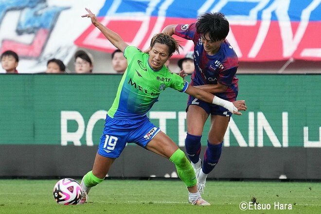 鈴木章斗の｢美しいミドル弾｣で先制、湘南が｢J1残留｣を引き寄せる4連勝【FC東京vs湘南ベルマーレ】原悦生PHOTOギャラリー｢サッカー遠近｣の画像009