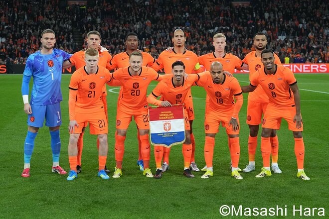 現地撮影！W杯初戦で激突する“オレンジ軍団”強敵オランダ代表の本当の能力は!? ノルウェー代表に2-1勝利もスタンドで繰り返されたウェーブが意味するものとは？【オランダ代表vsノルウェー代表】激闘PHOTOギャラリーの画像001