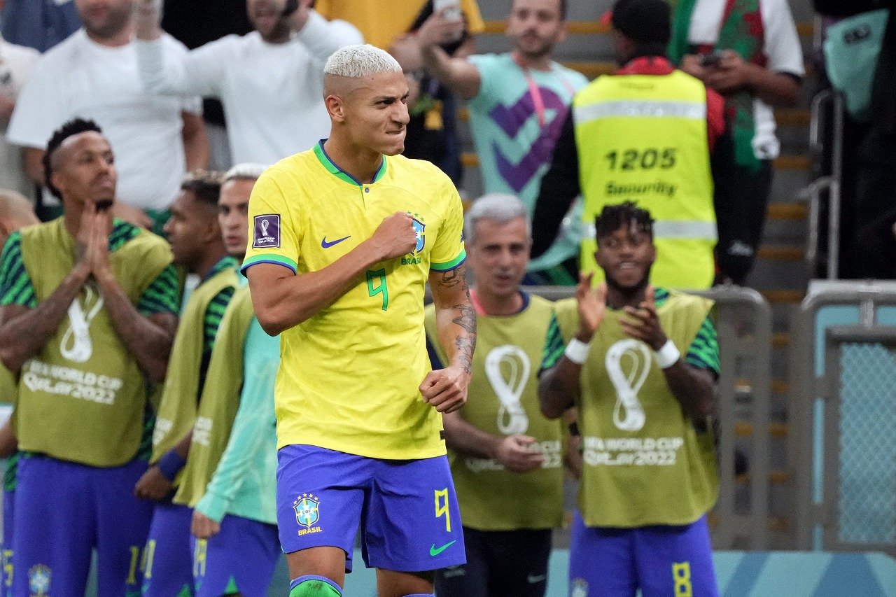 魔法みたいなパス回し サッカーブラジル代表がカタールワールドカップ 韓国戦で見せた 華麗パスワーク からのファインゴールが話題 リシャルリソンの圧巻ボールキープから始まった 至高の崩し 概要 海外サッカー ニュース サッカー批評web