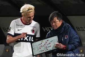 日立台の｢横断幕｣に柏エース奮起も…劣勢を救った鈴木優磨の一撃！ 終盤の退場劇を乗り越え、王者・鹿島が驚異の｢修正力｣で逃げ切り【柏レイソルvs鹿島アントラーズ】激闘PHOTOギャラリーの画像